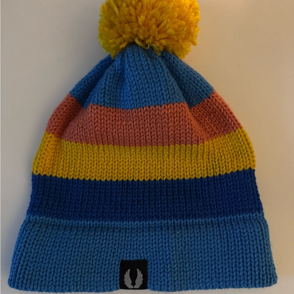 Women’s surfer beanie with Pom Pom
